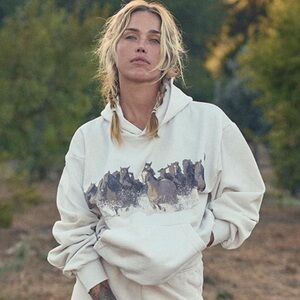 Darlin’ Wild Horse Hoodie Size Small